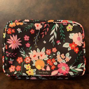 Vera Bradley NWTs Lighten Up Zip Around Cosmetic